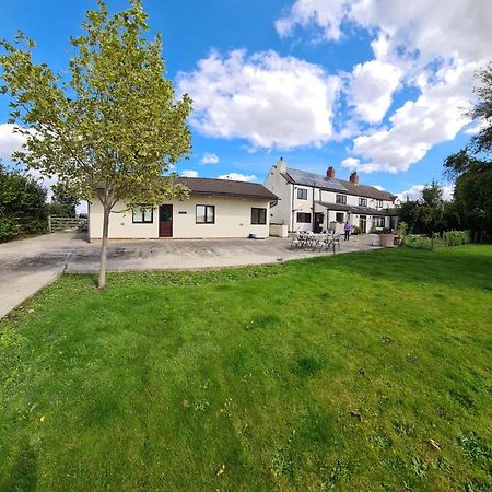 Cosy Stable Conversion Between Sheffield & Leeds Понтифракт Екстериор снимка