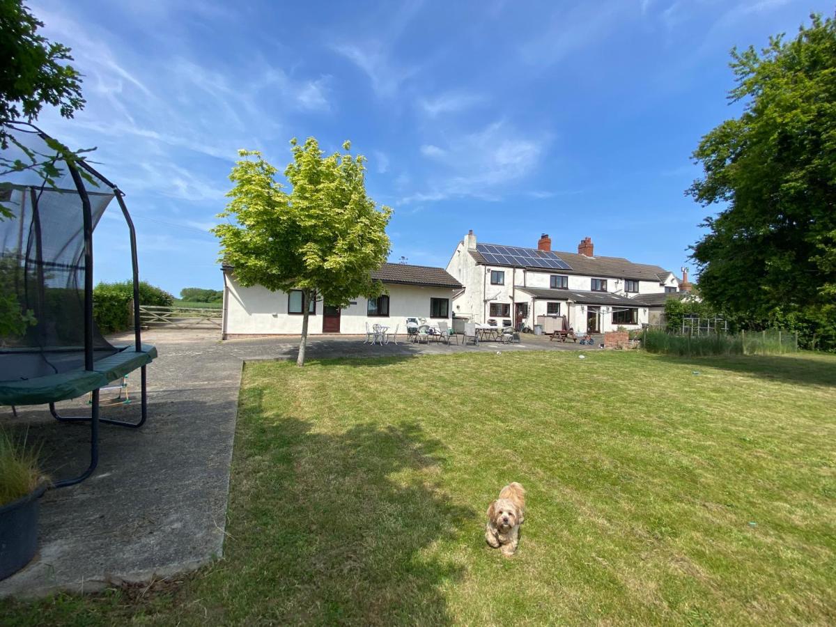 Cosy Stable Conversion Between Sheffield & Leeds Понтифракт Екстериор снимка